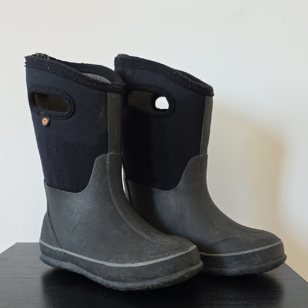 Kids Classic Black Bogs Boots, Size 1